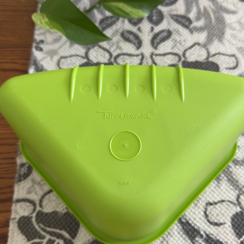 Tupperware Green Food Storage Container - Picture 6 of 11